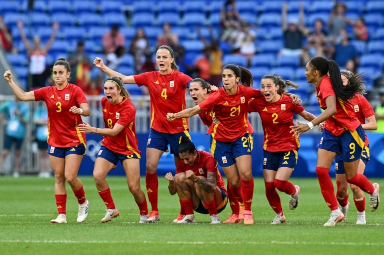 Spain survive Colombia scare in Olympic women's football semis