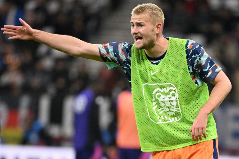 OFFICIAL: Manchester United sign Bayern's De Ligt and Mazraoui