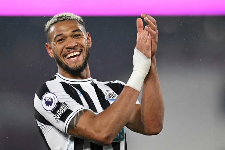 10-man Newcastle take three points at St James' Park