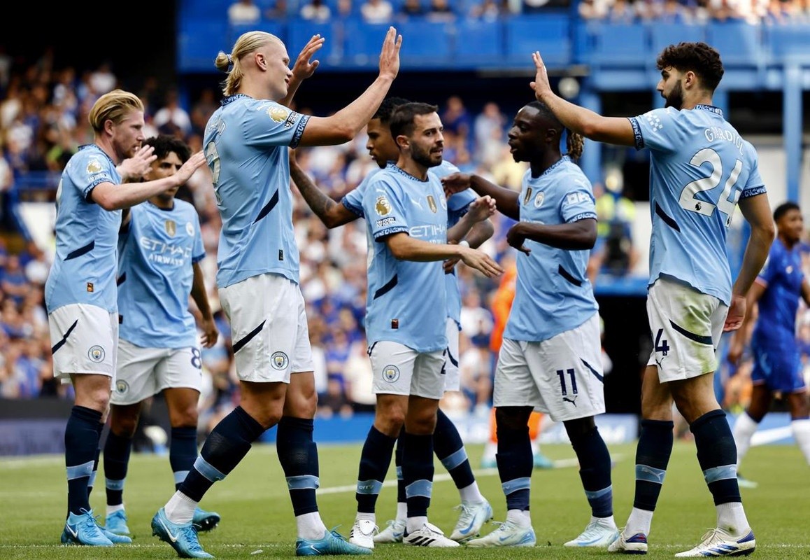 Man City beat Chelsea in race to defend Premier League title