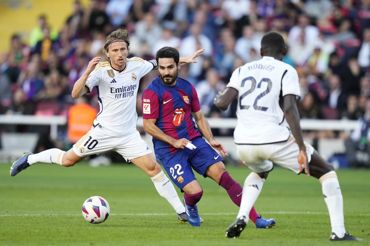 Gundogan bids farewell to Barca and claims he is doing it to help the club