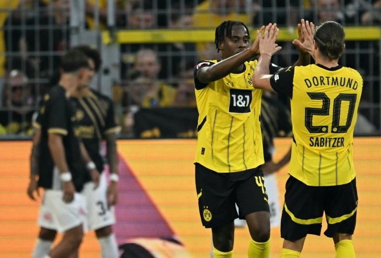 Gittens double sends Dortmund past Frankfurt