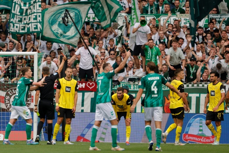 Dortmund held at Bremen, Stuttgart still winless