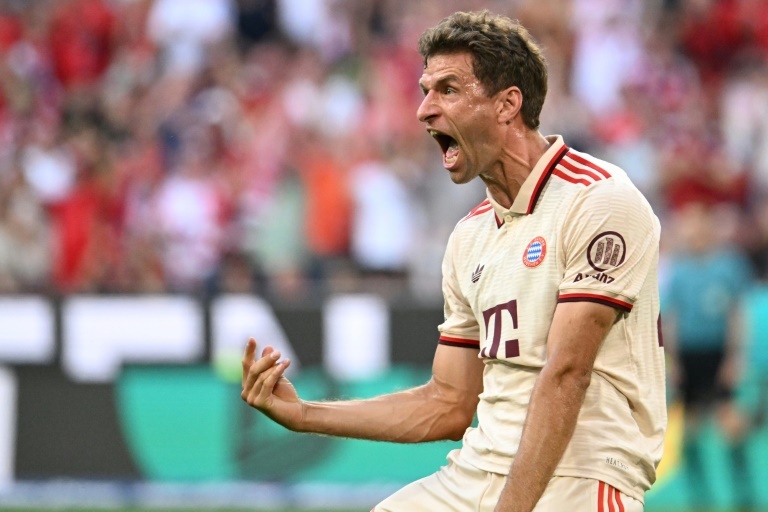 Record-breaker Mueller scores as Bayern beat Freiburg