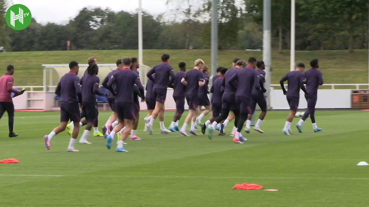 VIDEO: Lee Carsley's first England training session