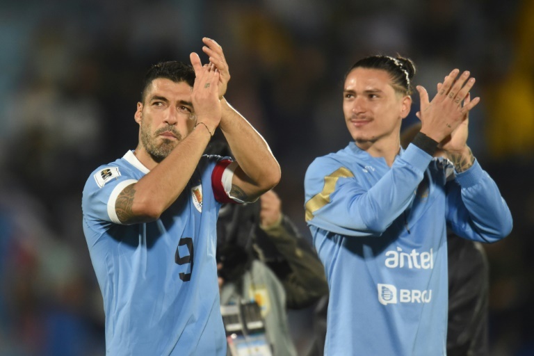 Luis Suarez offers advice to Darwin Nunez after international retirement