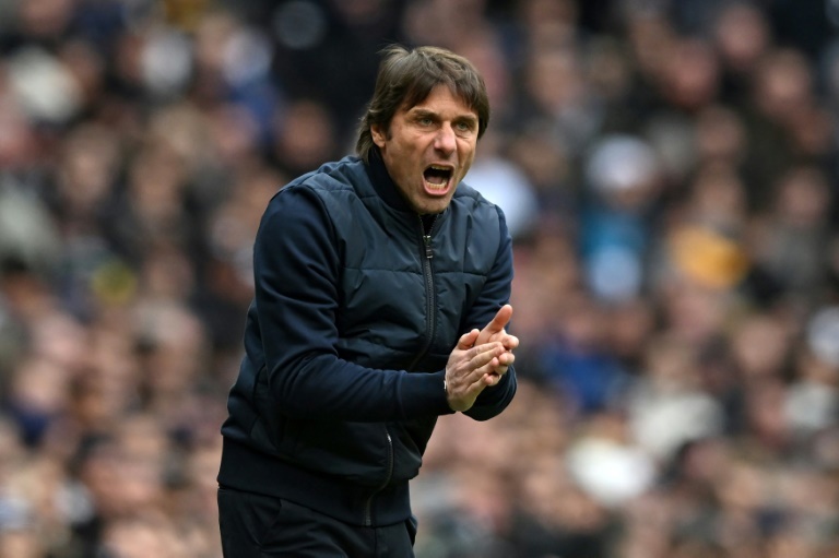 Napoli's Antonio Conte faces bogey side Juventus