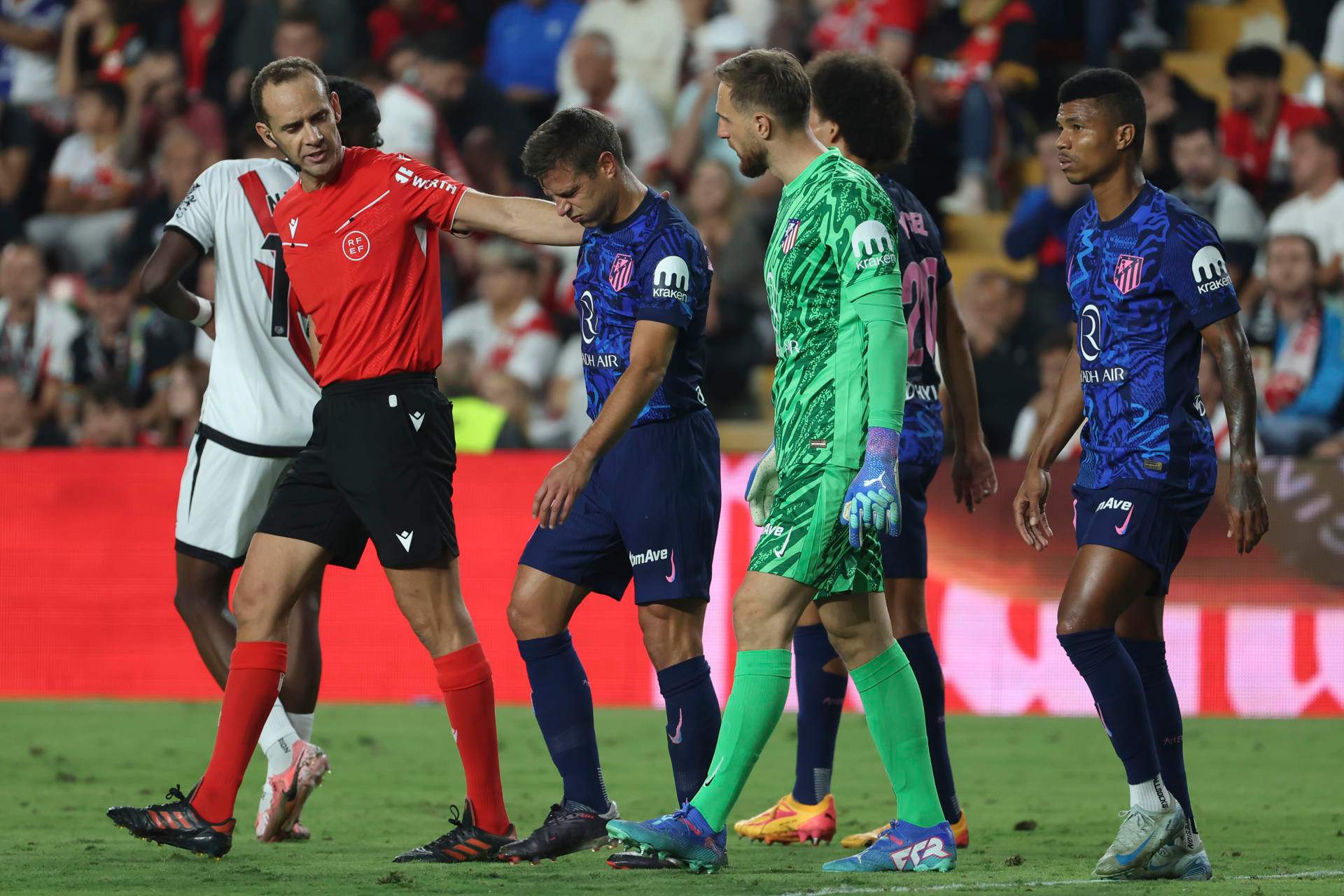 Azpilicueta suffers muscle injury, out until international break