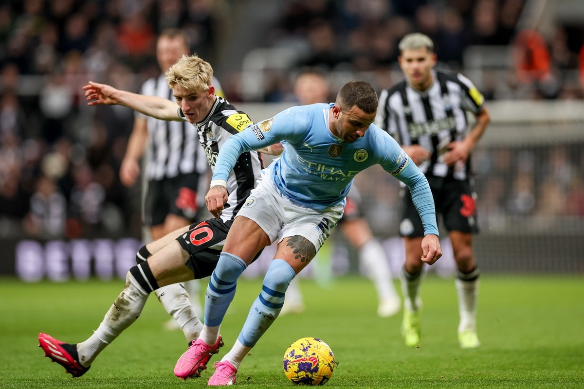 Kyle Walker blames referee for Arsenal's equaliser scored by Calafiori