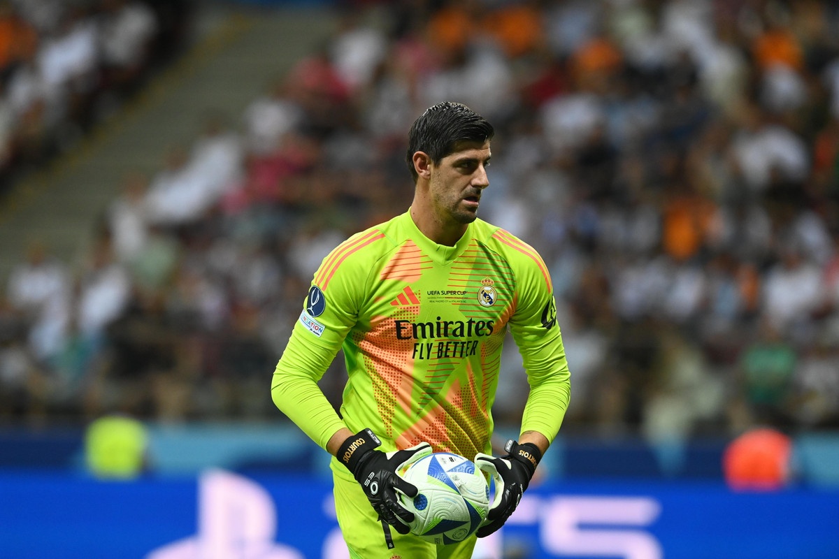 OFFICIAL: Real Madrid's Courtois suffers left hamstring injury