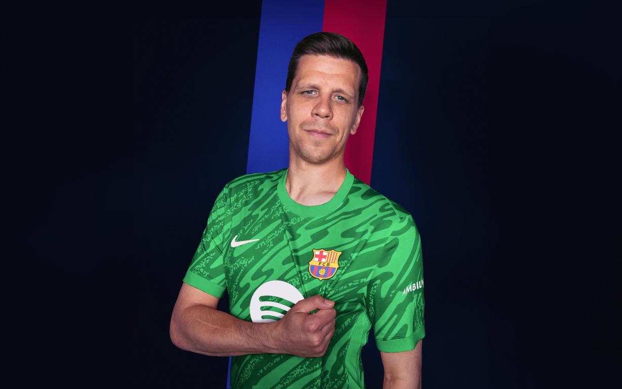 OFFICIAL: Barca lure goalkeeper Szczesny out of retirement