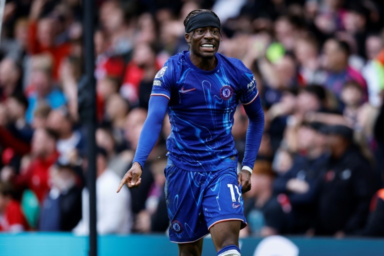 Madueke rescues Chelsea in draw with 10-man Forest