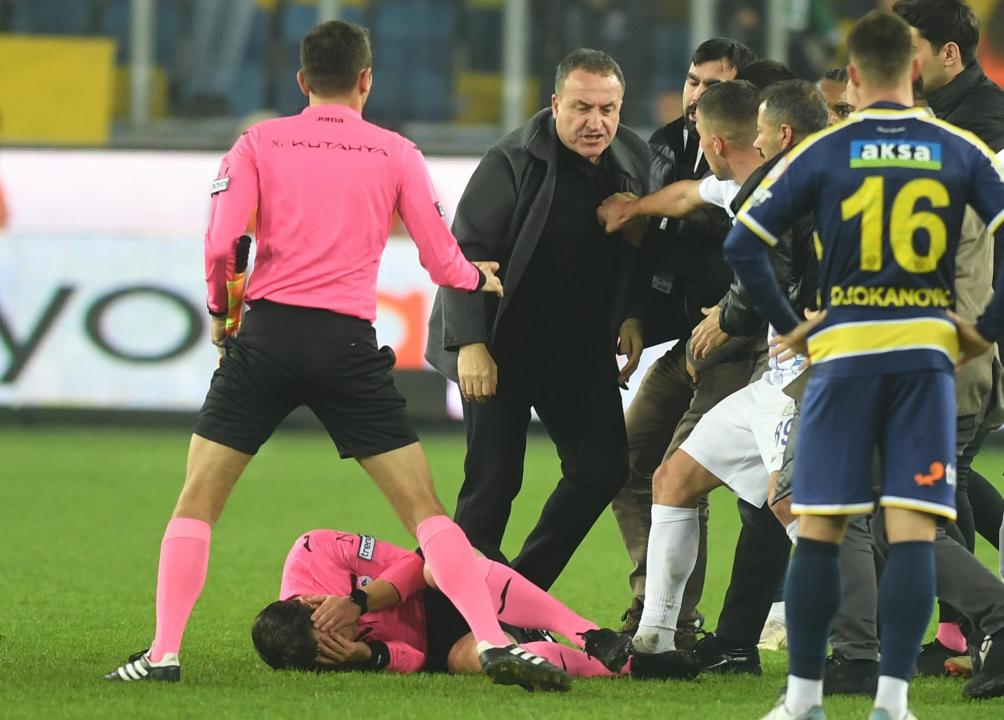 Public prosecutor calls for 13 years in prison for former chairman who assaulted referee