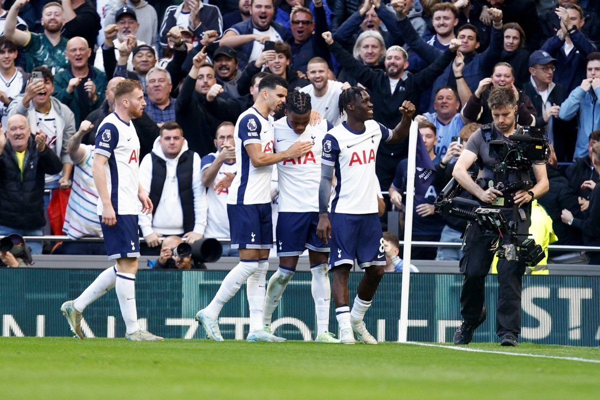 Spurs run riot to beat West Ham