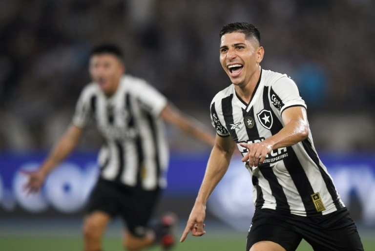 Botafogo blast five past Penarol in Libertadores semi-final