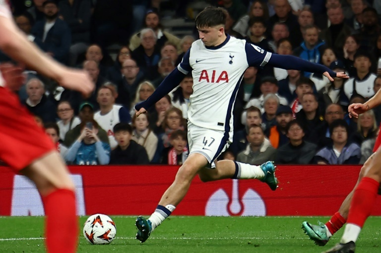 Spurs teen Moore compared to Neymar after Europa League starring role