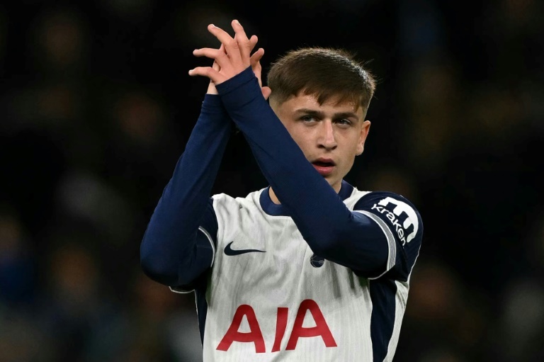 Postecoglou says hype will not affect Spurs teenage star Moore