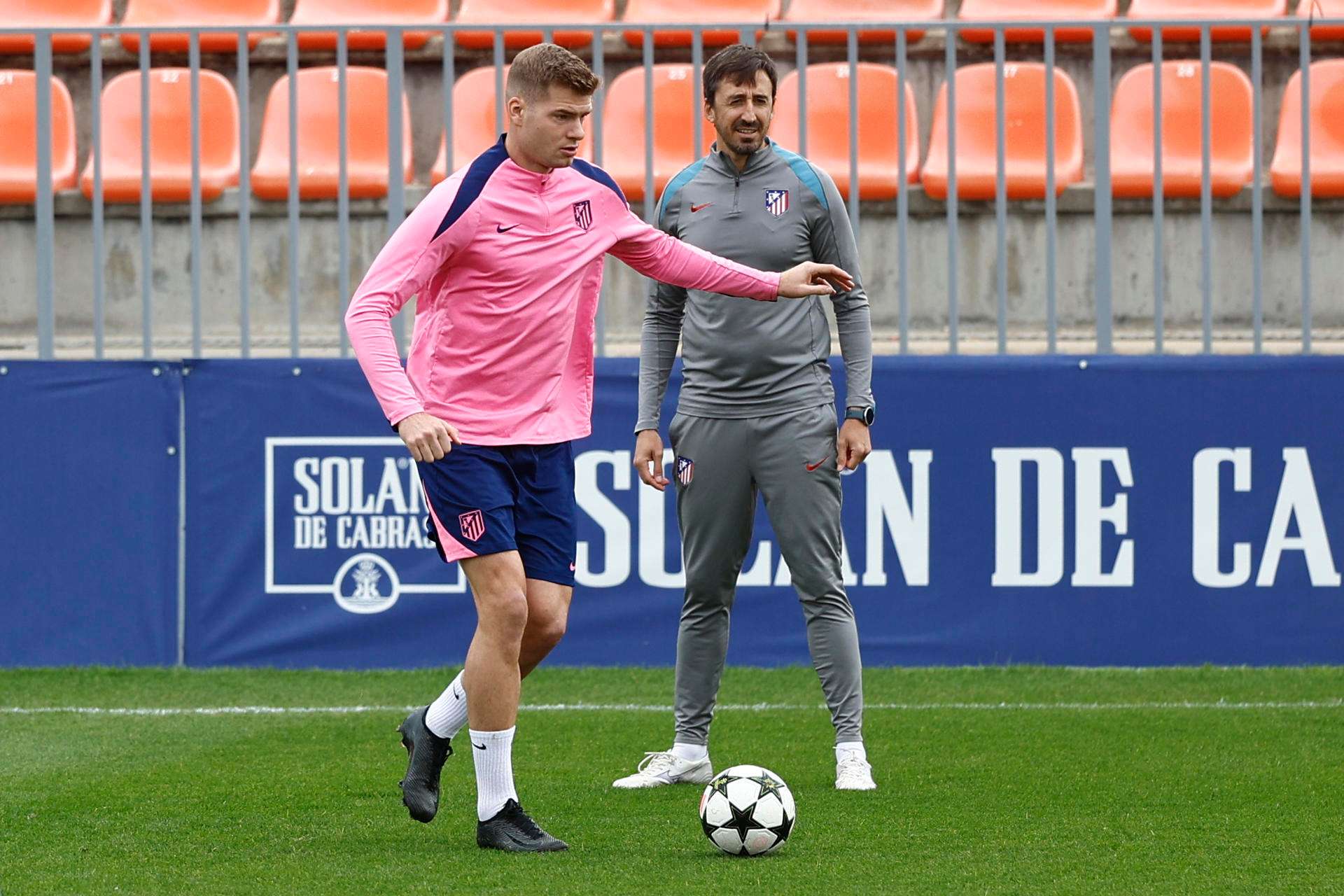 Simeone defends Sorloth for missed chances