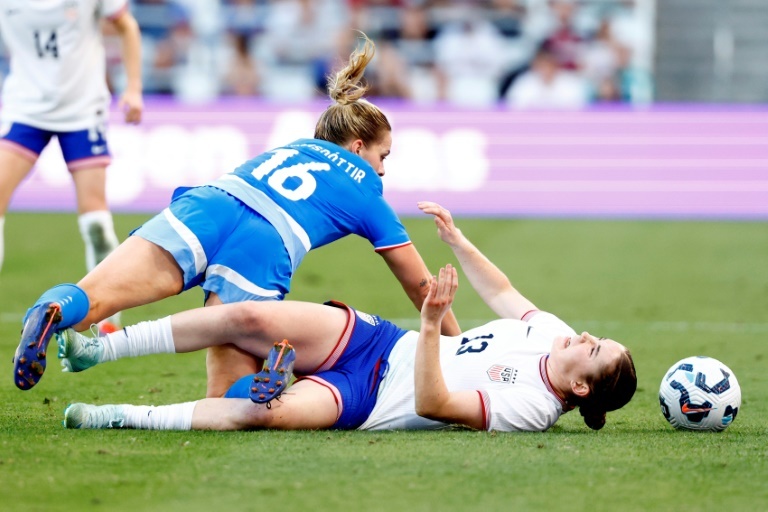 Debutant Sears excels as US women rally to beat Iceland