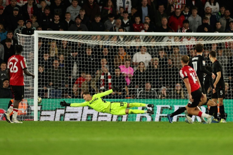 Southampton, Brentford scrape into Carabao Cup quarter-finals