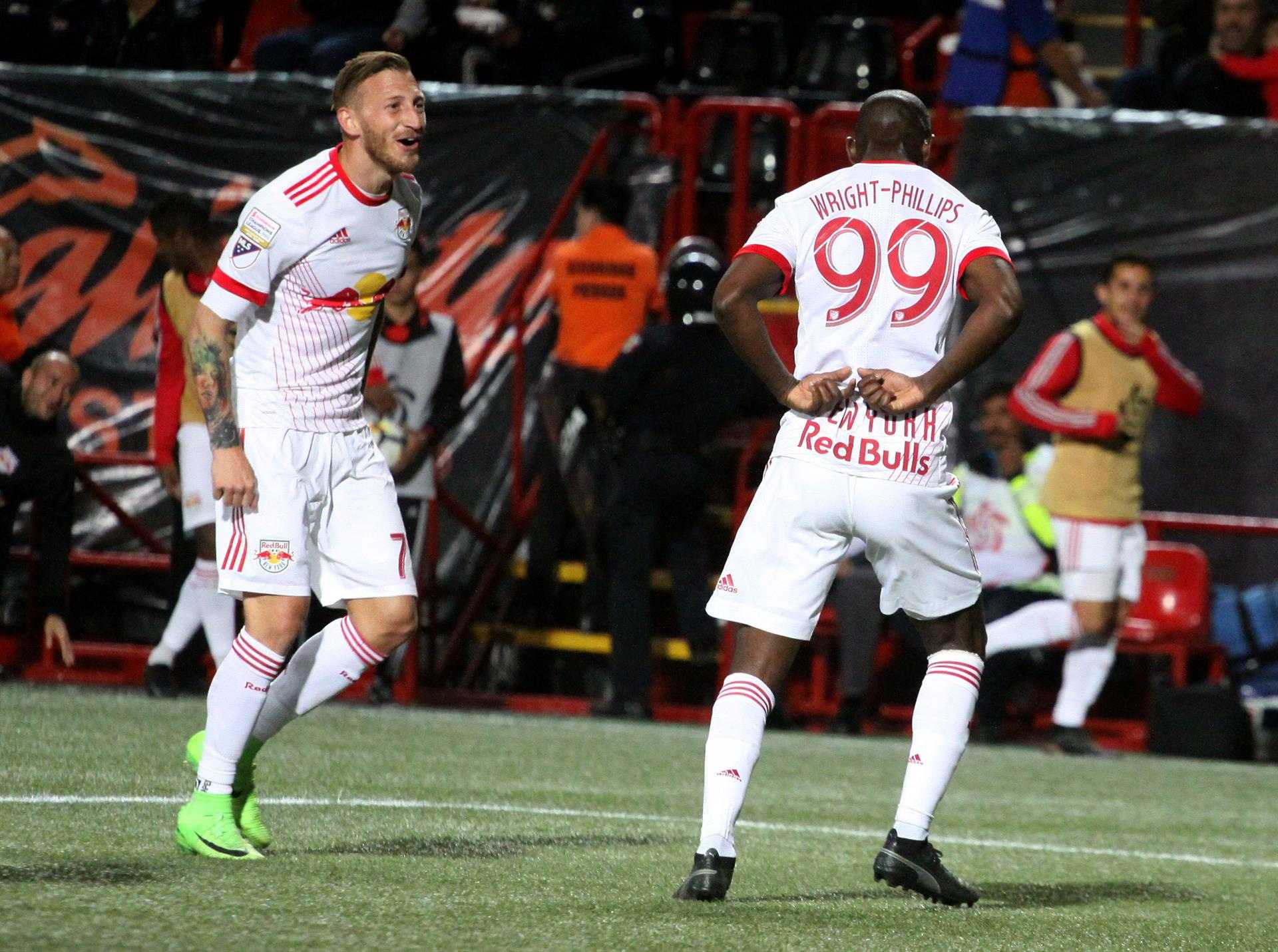 Red Bulls upset champions Crew in MLS playoffs