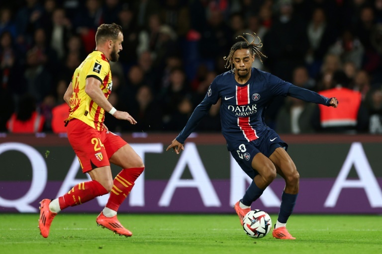 PSG extend Ligue 1 lead with Lens win