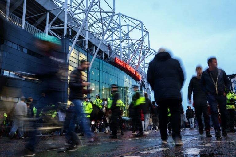 Manchester United fans in favour of leaving Old Trafford