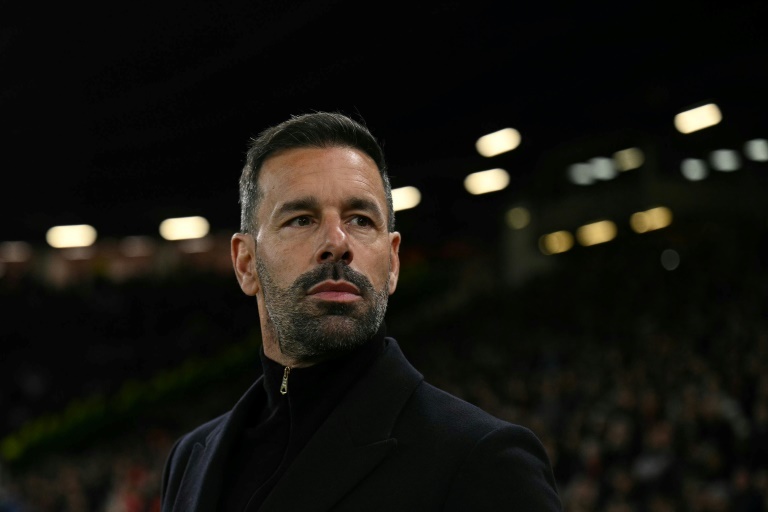 Van Nistelrooy accepts Man Utd lack a clinical striker