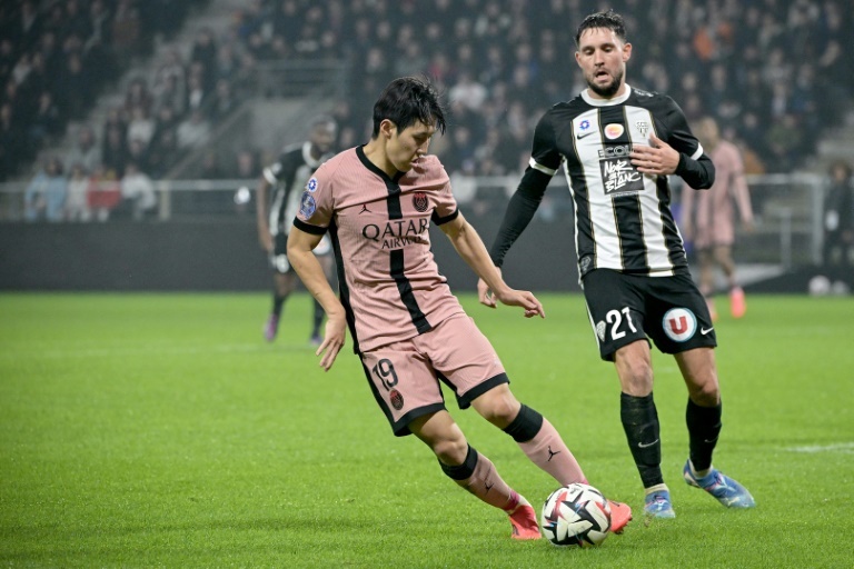 Lee, Barcola star as PSG stay six points clear of Monaco in Ligue 1