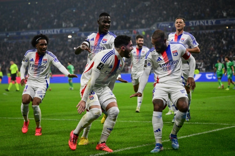 Lyon win 'Le Derby' with Lacazette goal