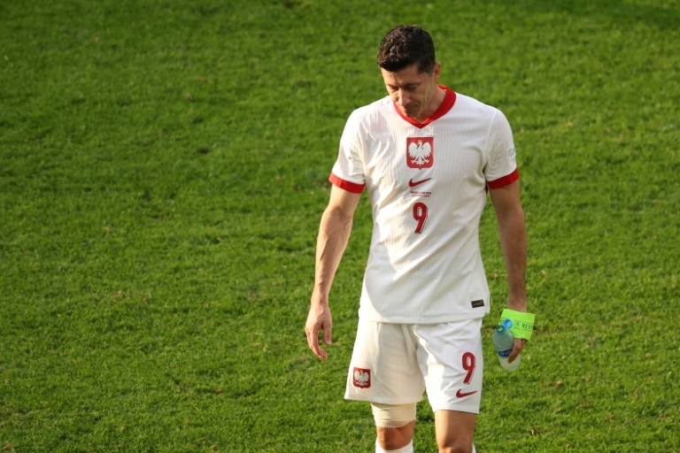 Lewandowski not joining Poland due to injury