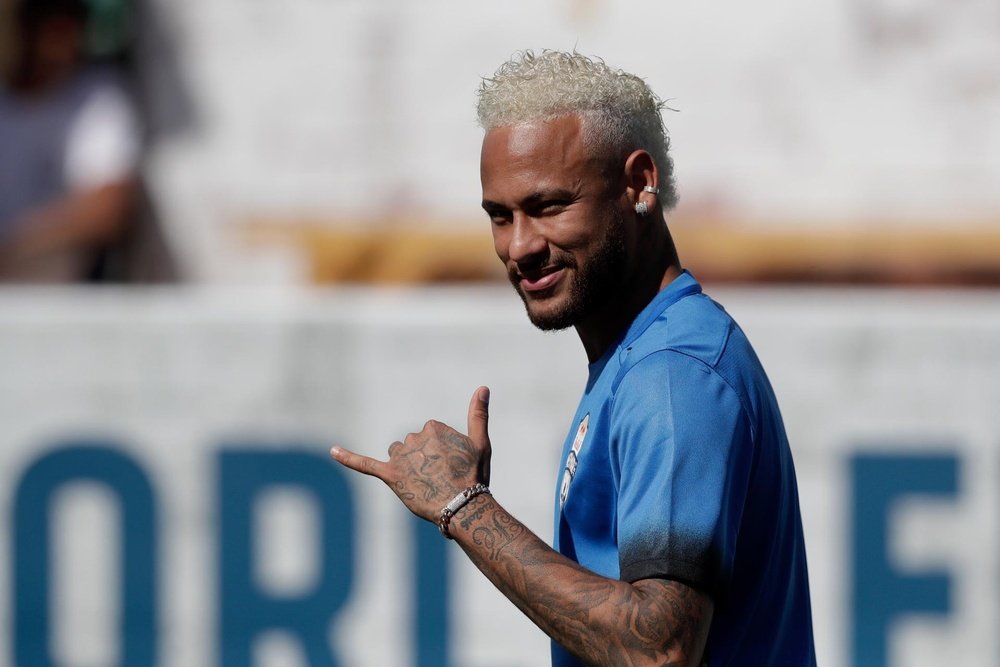 Neymar's agent denies Santos rumours