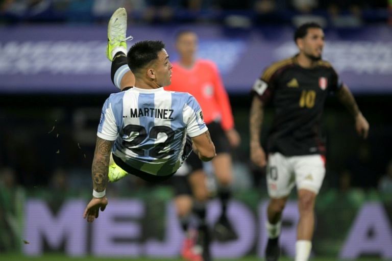 Argentina beat Peru as Uruguay hold Brazil