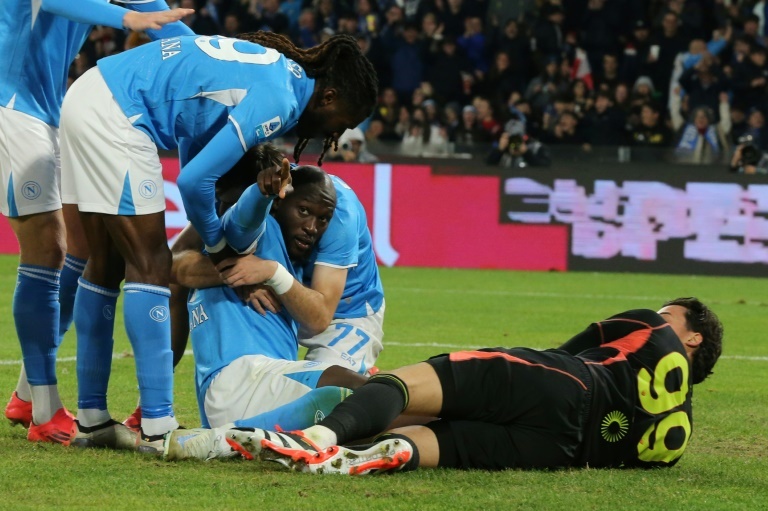 Lukaku keeps Napoli top of Serie A with Roma winner