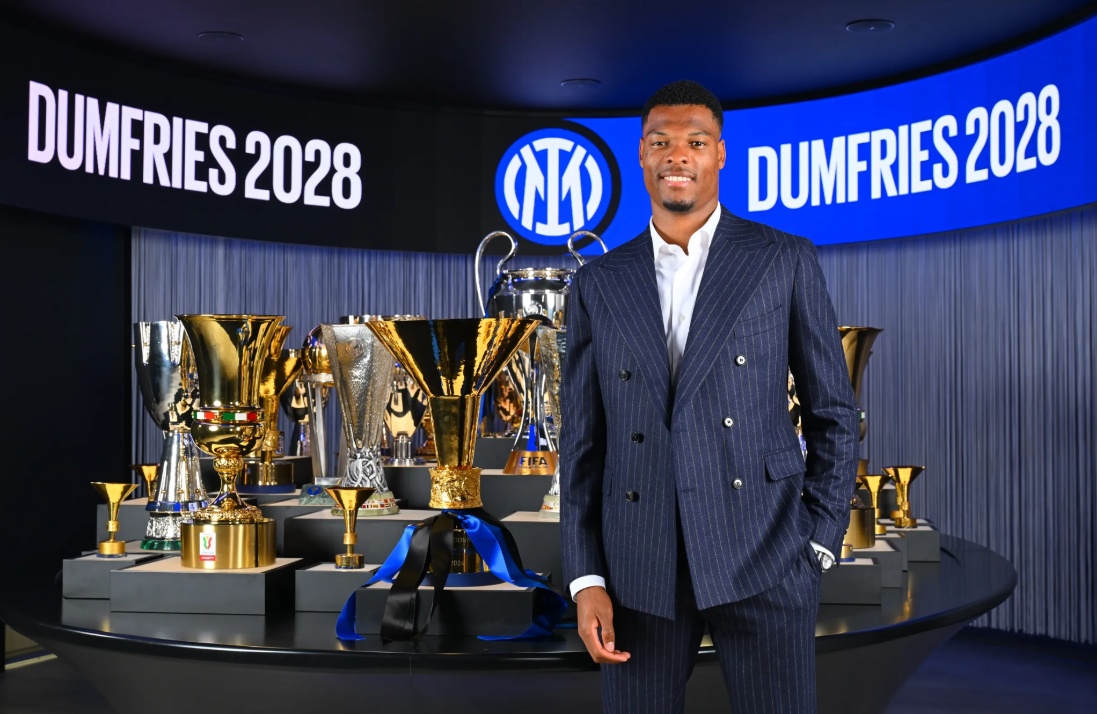 Inter Milan renew Denzel Dumfries until 2028