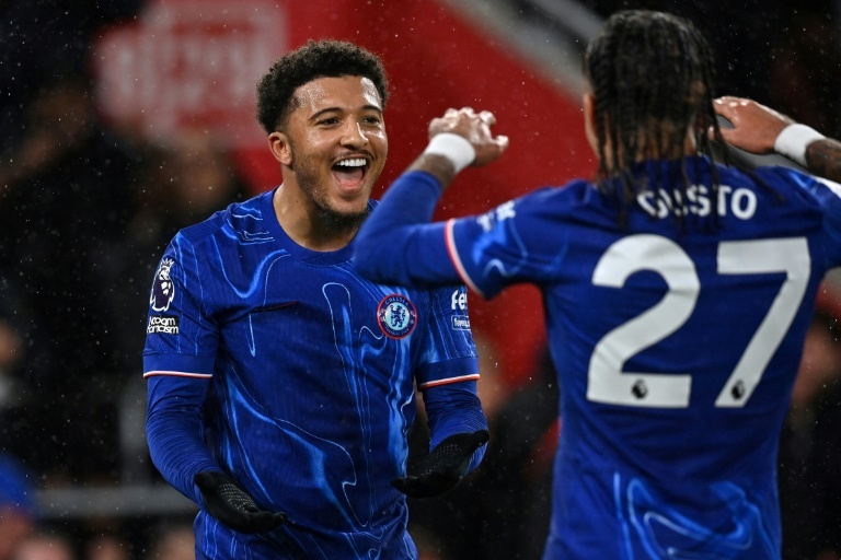 Chelsea move into second with solid win at Southampton