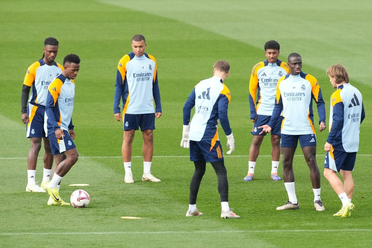 Vinicius Jr and David Alaba return to team training