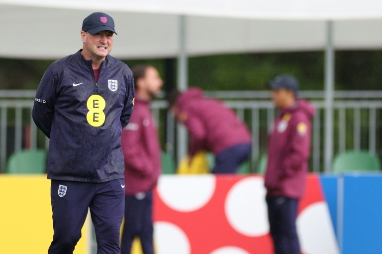 Former England assistant Holland takes over at Japan's Yokohama