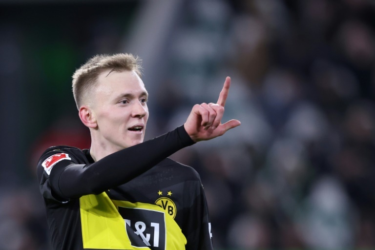 Dortmund strike three past Wolfsburg to move into Bundesliga top six