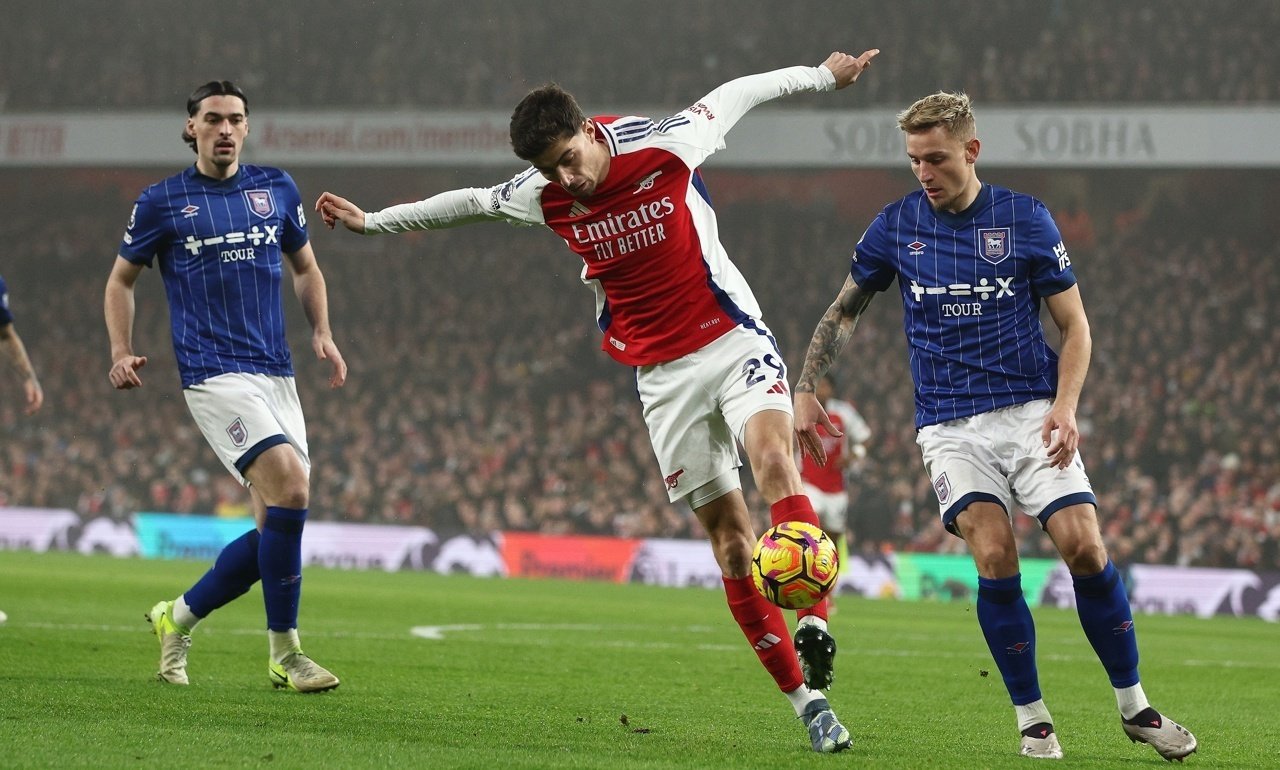 Arsenal maintain control to secure crucial victory against Ipswich