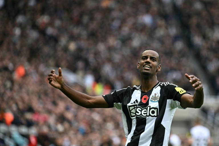 Newcastle claims victory at Old Trafford as Isak extends scoring streak