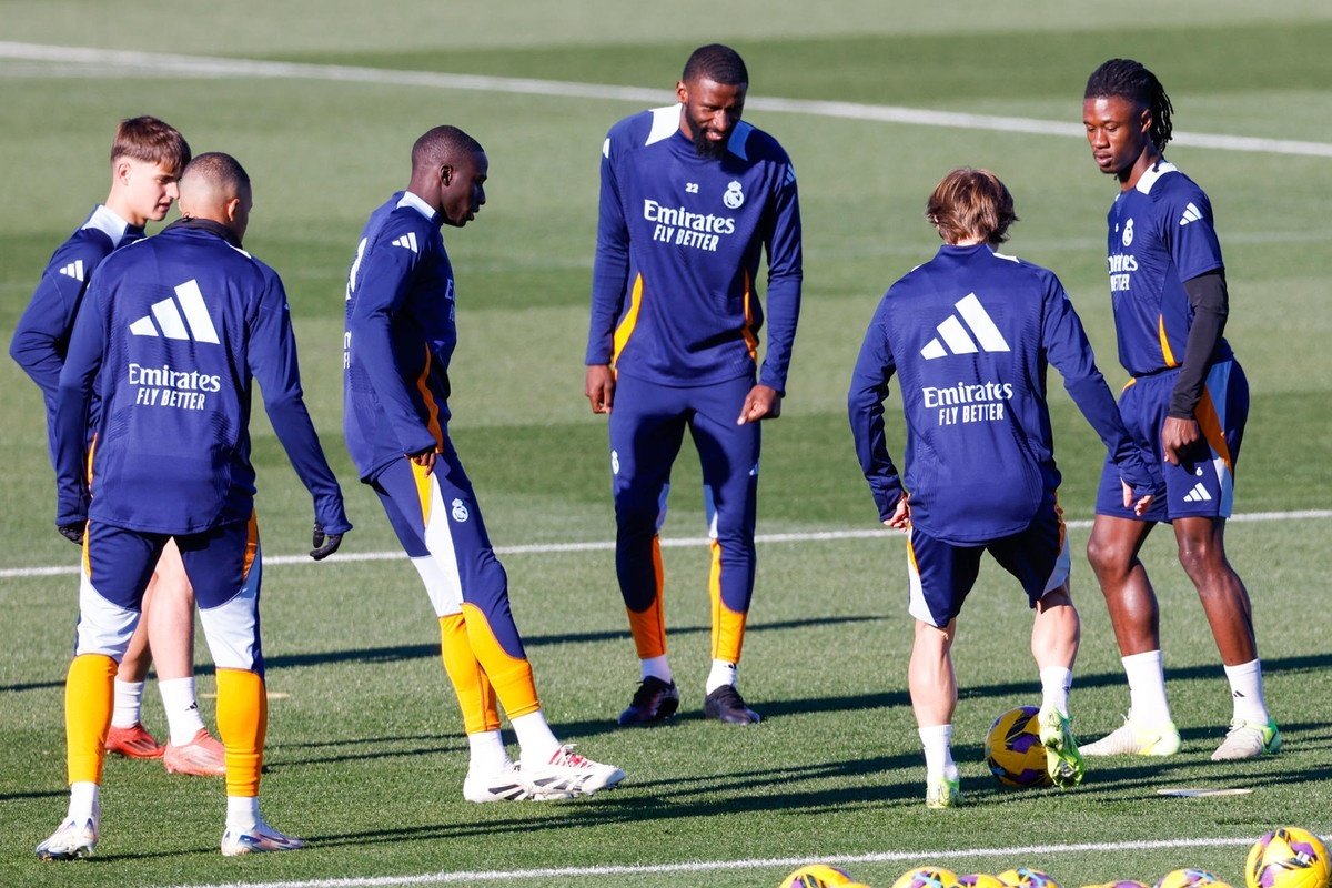 Madrid complete first 2025 training session with an eye on Valencia match