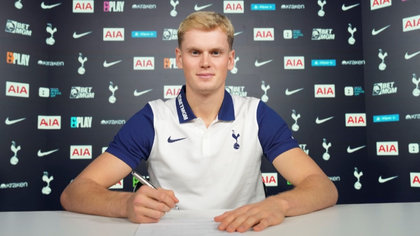 Spurs complete signing of goalkeeper Antonin Kinsky