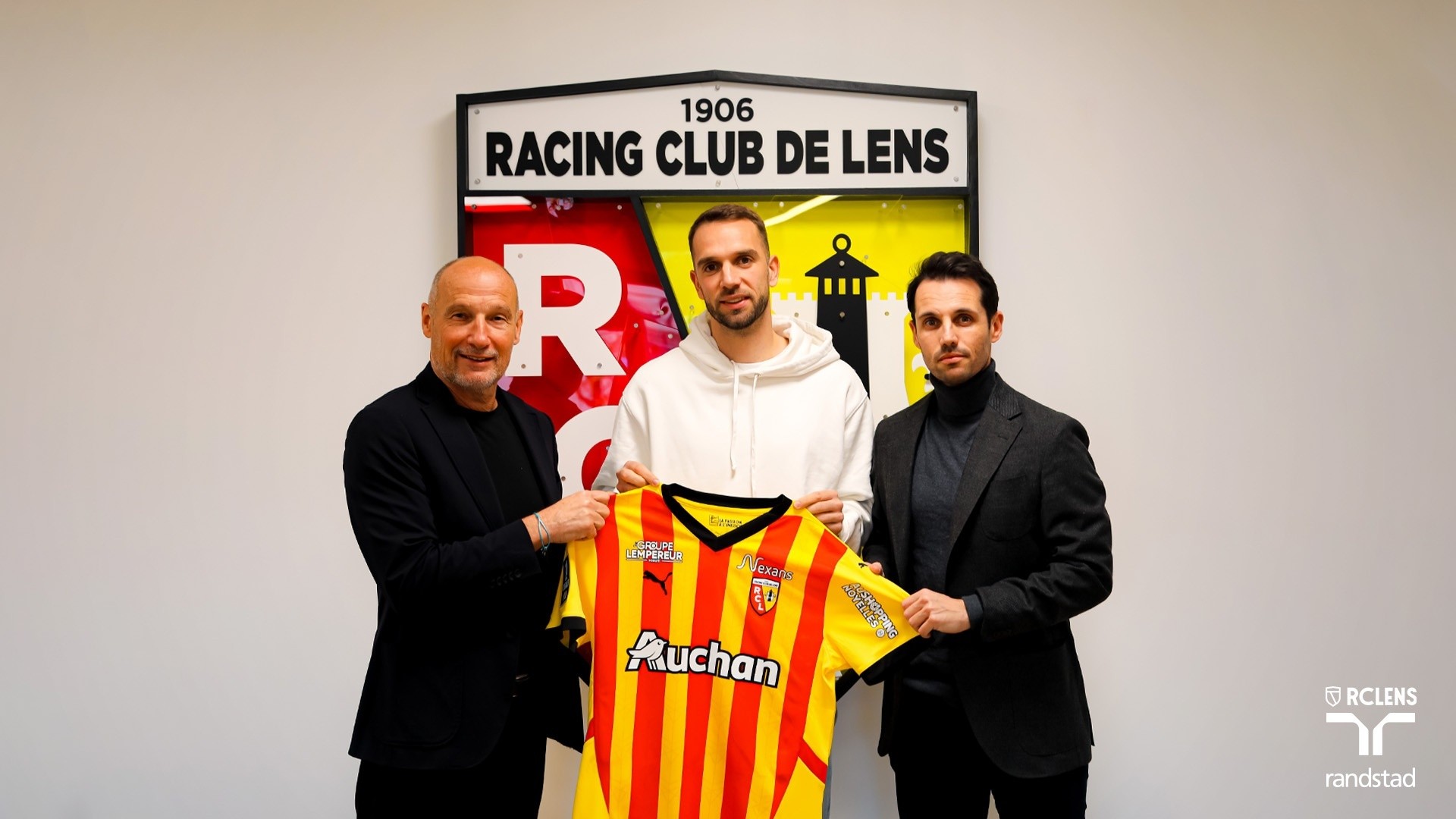 Marseille goalkeeper Pau Lopez joins Lens on loan