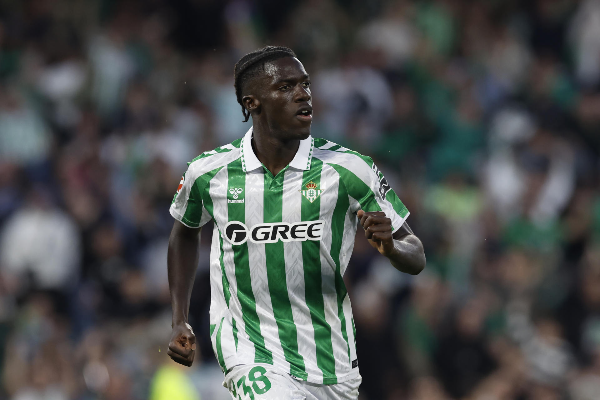 Betis gem Assane Diao signs for Como