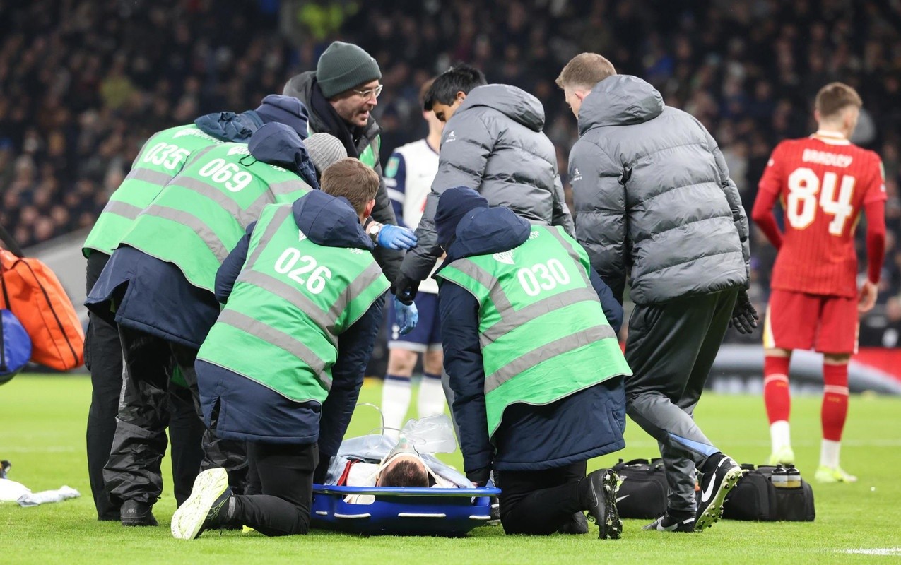 Spurs confirm Bentancur conscious after head injury in League Cup semis