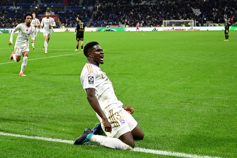 Lyon forward Ernest Nuamah 'one step away' from Everton