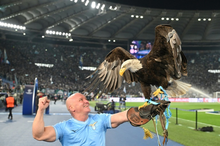 Lazio falconer apologises for showing his penis, but refuses to leave the stadium