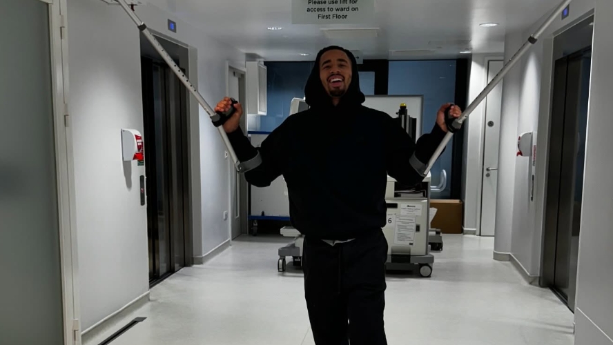 Gabriel Jesus shares update after surgery for ACL injury