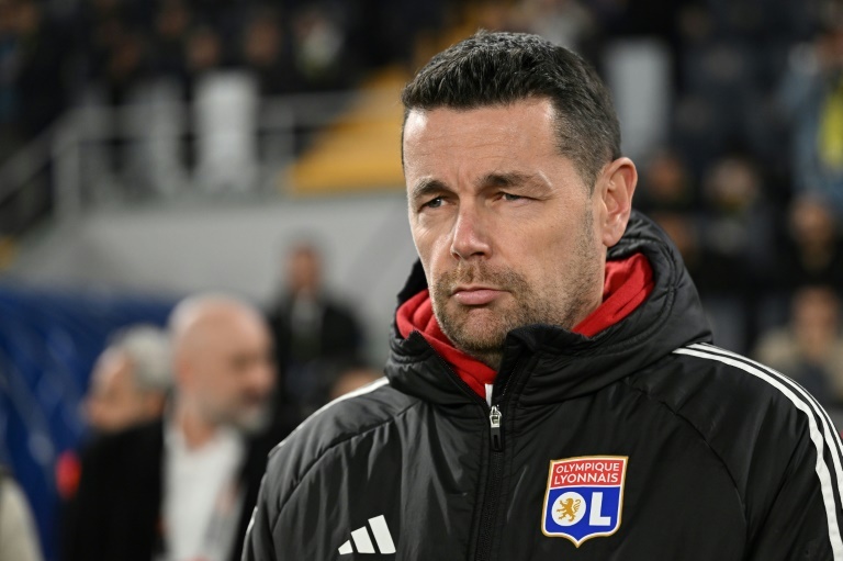 Lyon sack Sage and target Fonseca as replacement